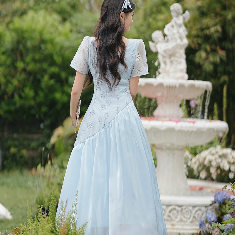 1745222113325_55857.jpg French Style 3D Embroidered Cutout Dress
