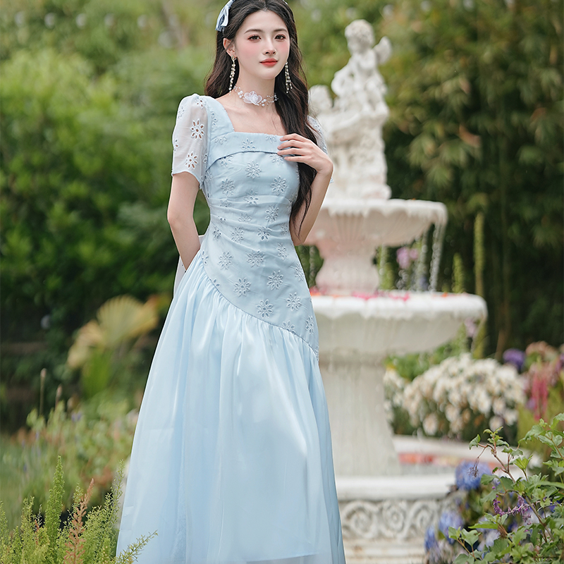 1745222113327_87958.jpg French Style 3D Embroidered Cutout Dress