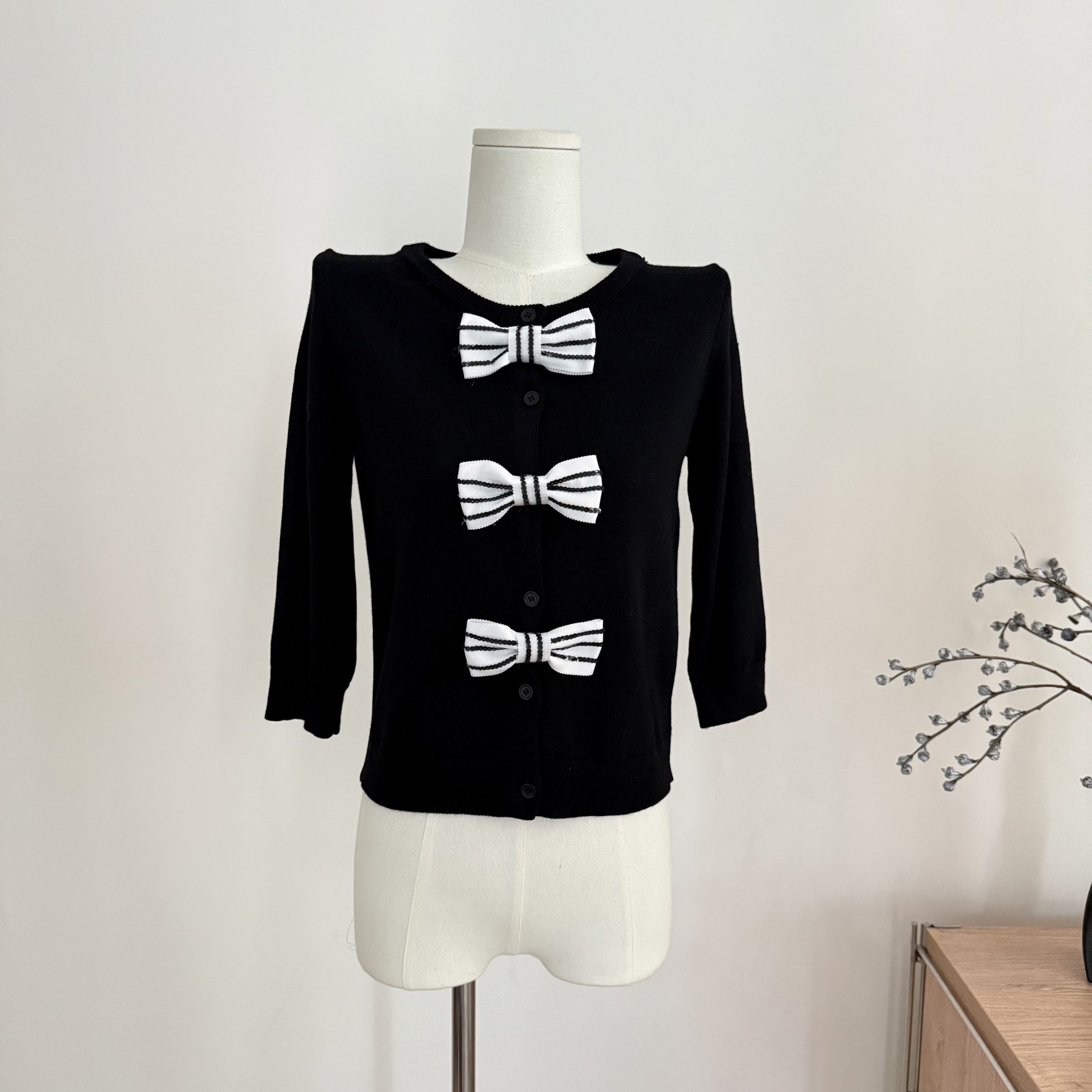 1767508701208_RgNeoz.jpeg Women's Color Block Bow Knit Cardigan Top